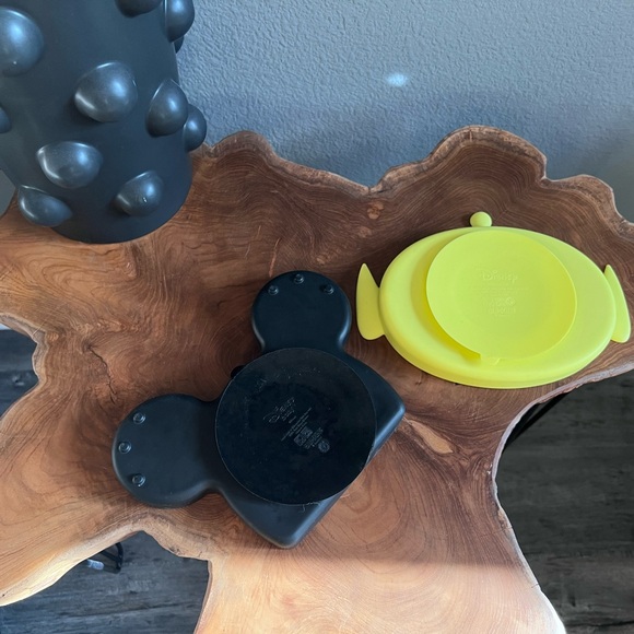 ✨SOLD✨ Disney kids grip on serving plates - Picture 4 of 4